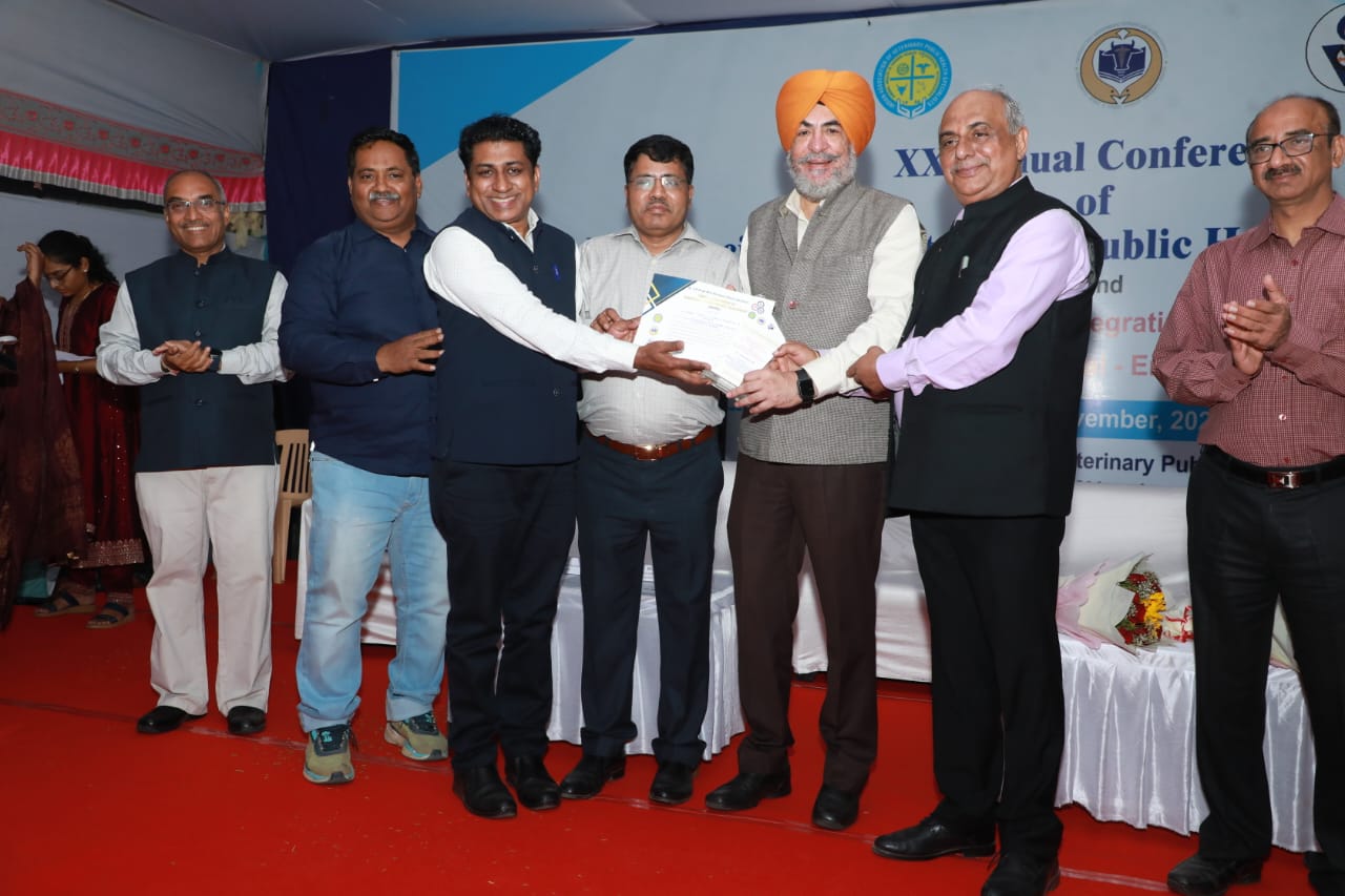Best Research Paper Award At IAVPHS Conf At KNPVS Shirwal 14 15 Nov 2024